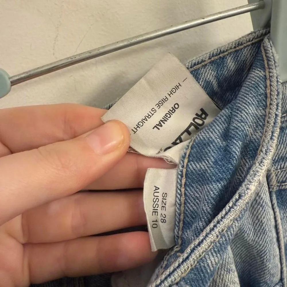 Rolla's high rise straight leg jeans in light wash size 28